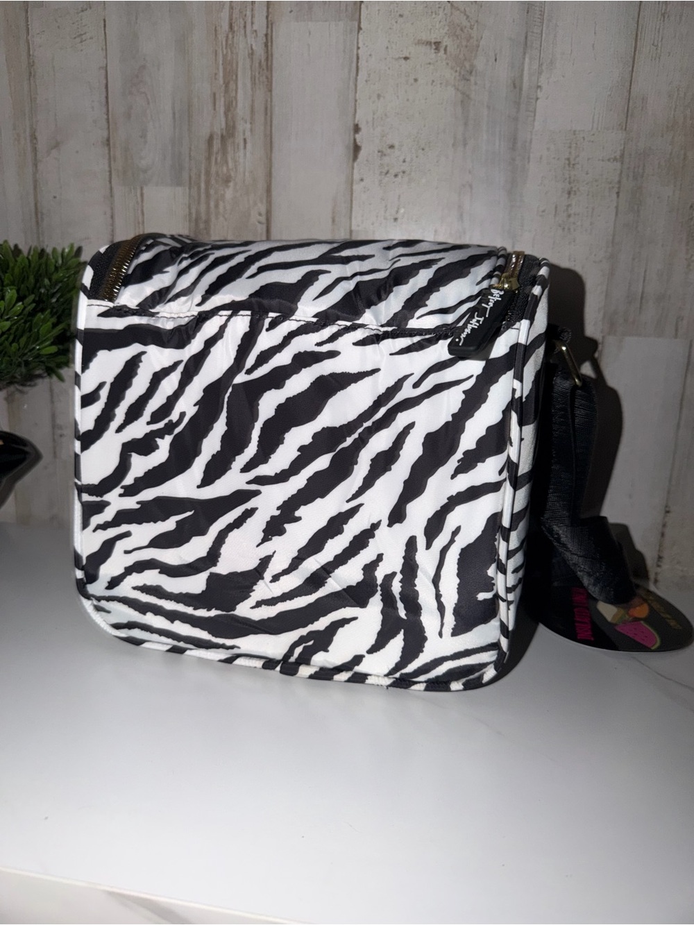 Betsey Johnson Zebra lunch bag - Picture 3 of 4